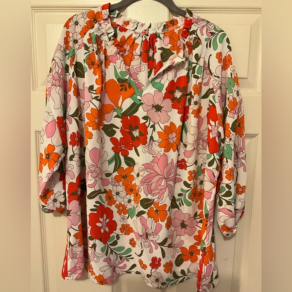 Multi-Color Women’s Floral Top STUNNING